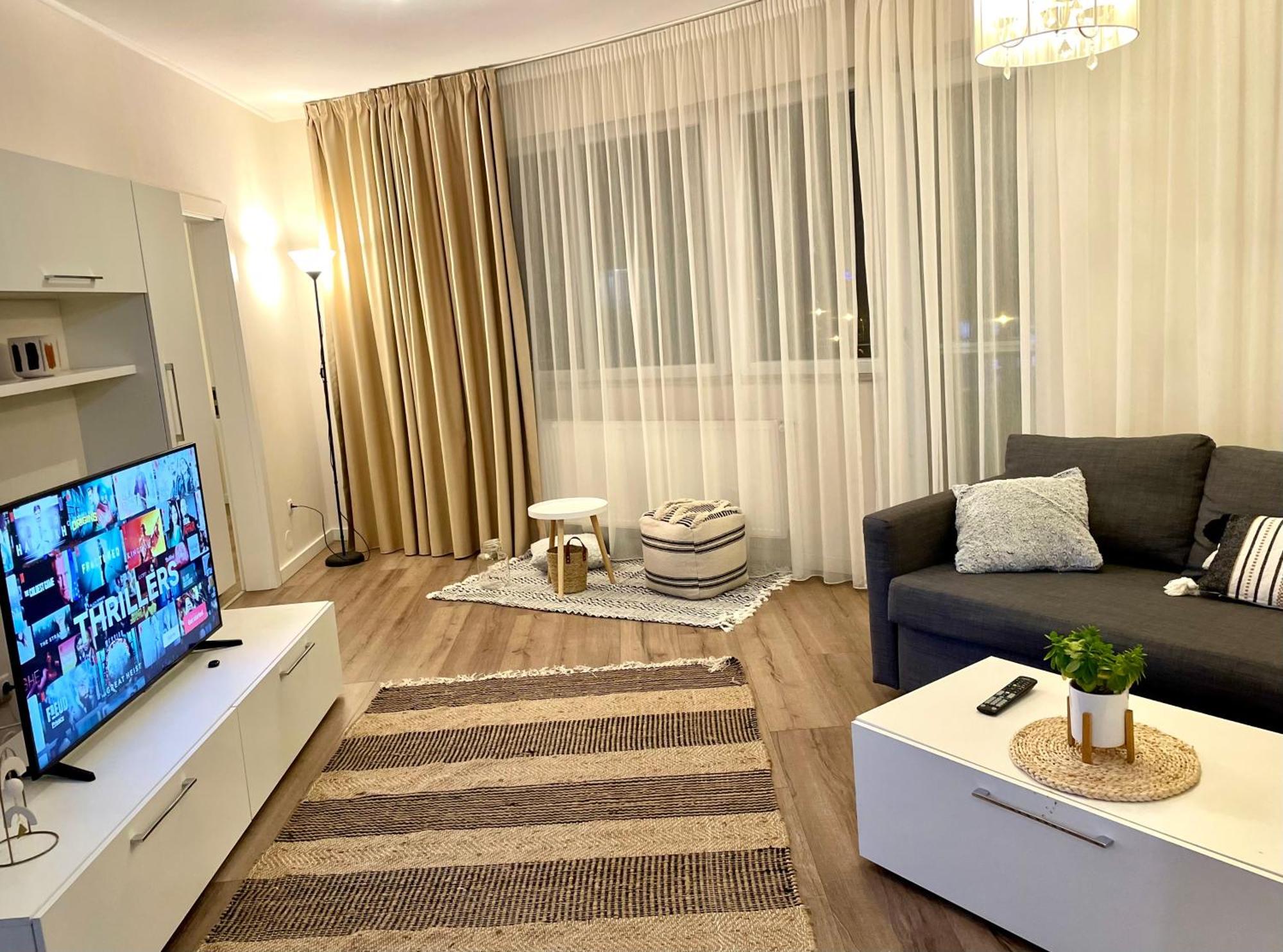 Moonlight Charming Shelter - 3Br 180º Balcony View Apartment Oradea Exterior foto